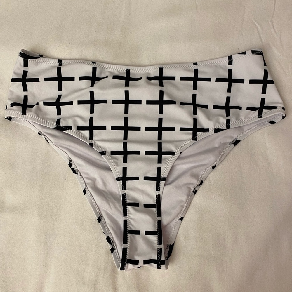 Cupshe Bikini Set - Picture 6 of 9